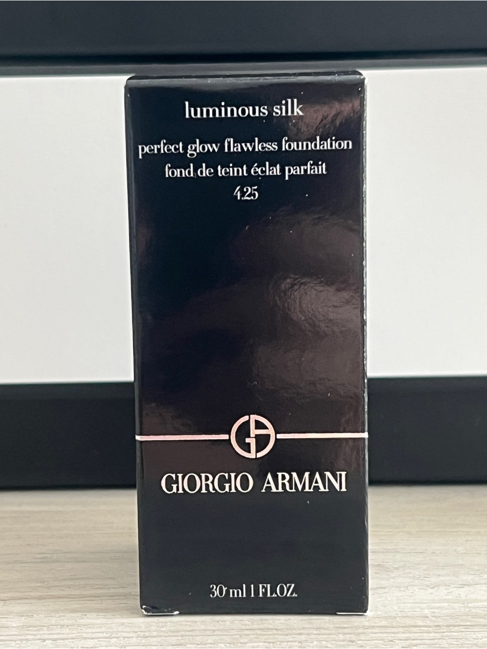 Giorgio Armani Luminous Silk Perfect Glow Foundation - Shade 4.25 (Neutral)